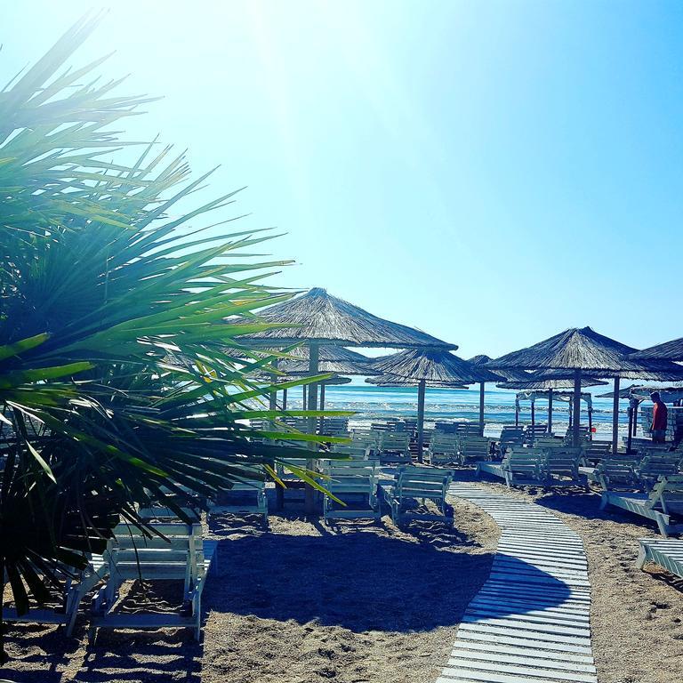 Apartment Summerland Mamaia Bagian luar foto