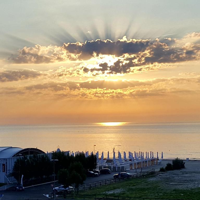 Apartment Summerland Mamaia Bagian luar foto