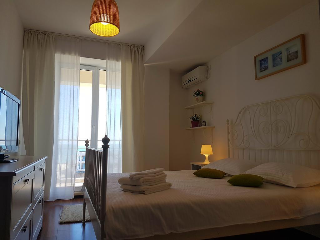 Apartment Summerland Mamaia Bagian luar foto